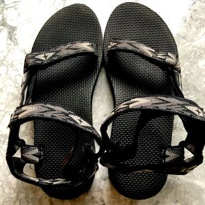 Teava women’s sandals